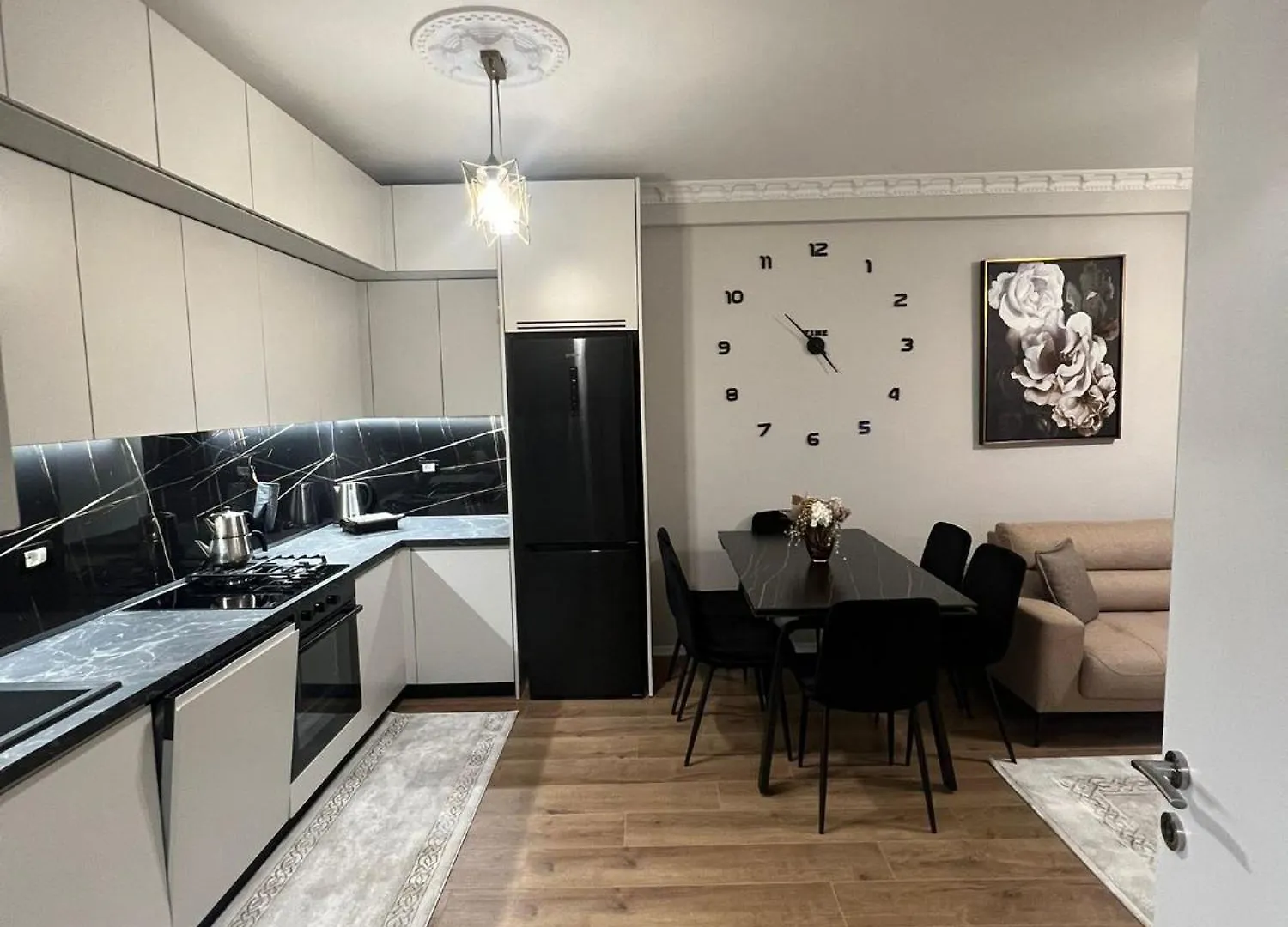 Appartement Univers City House Ljaknasi