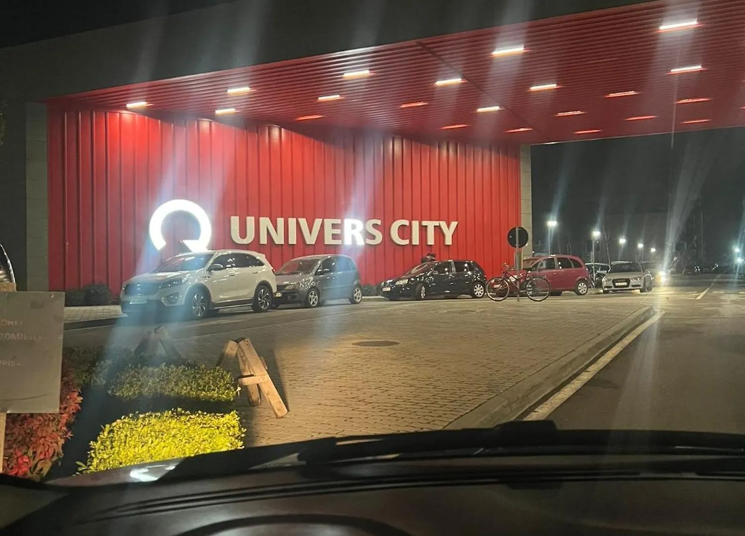 Univers City House Ljaknasi 0*,  Albanië